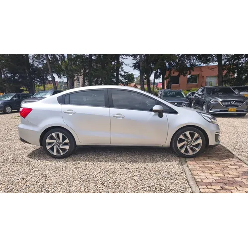 Kia Rio R 2017 Plateado Bogotá