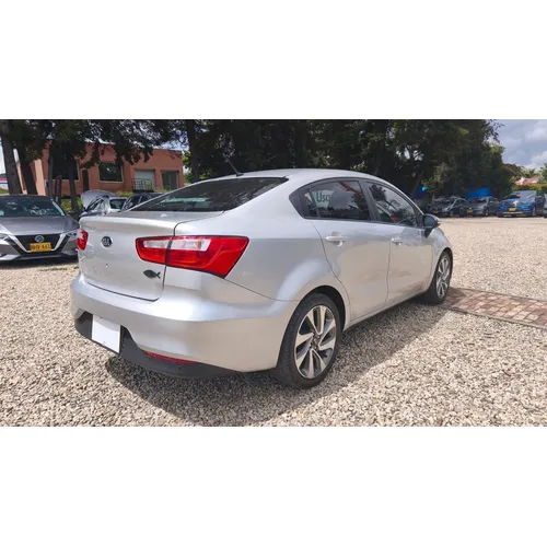 Kia Rio R 2017 Plateado Bogotá
