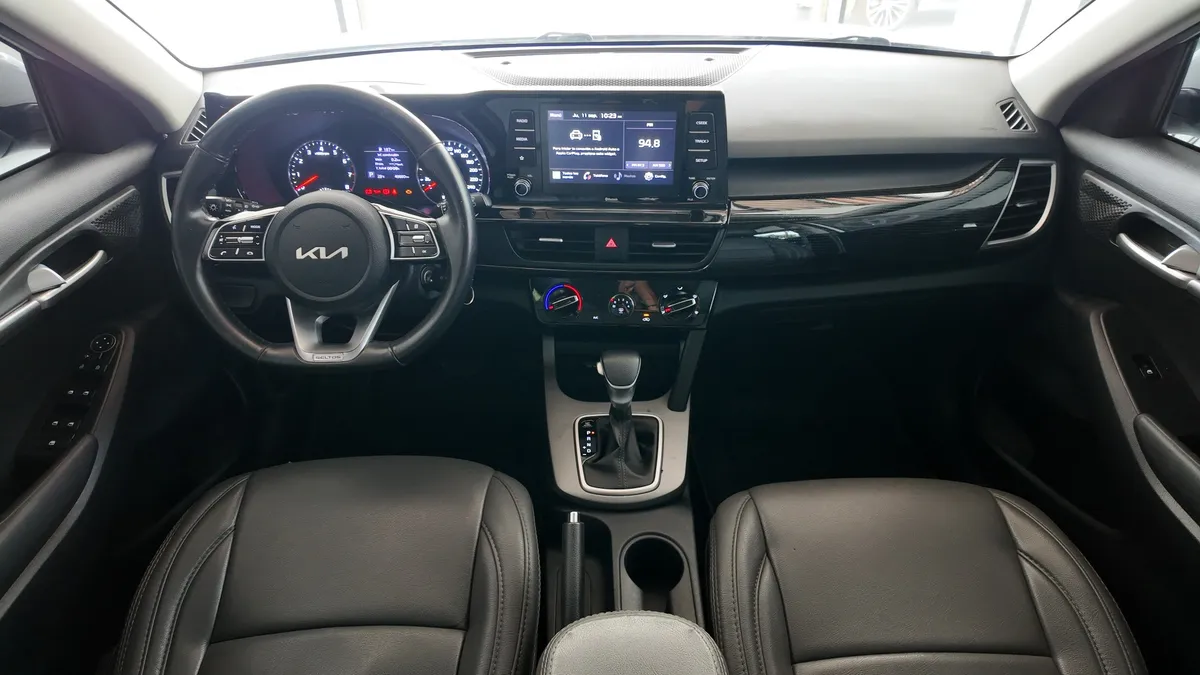 Kia Seltos 1.6l Vibrant At 2023 blanco10