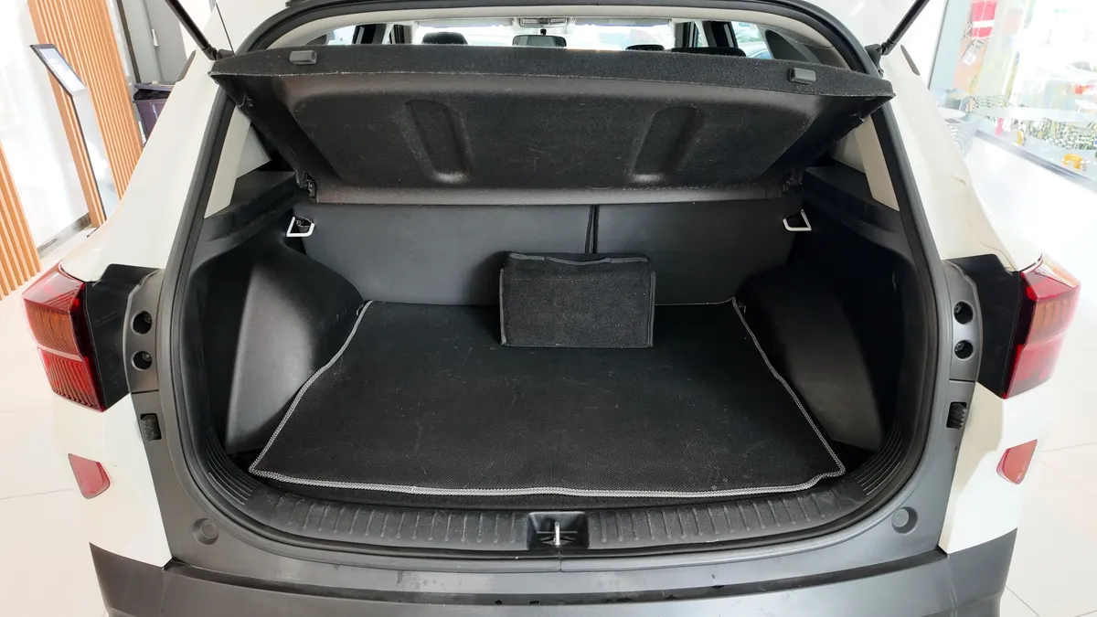 Kia Seltos 1.6l Vibrant At 2023 blanco6
