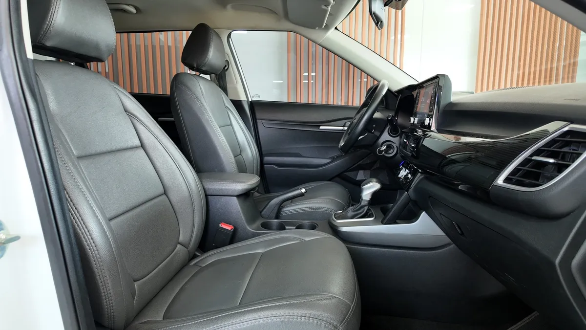 Kia Seltos 1.6l Vibrant At 2023 blanco9