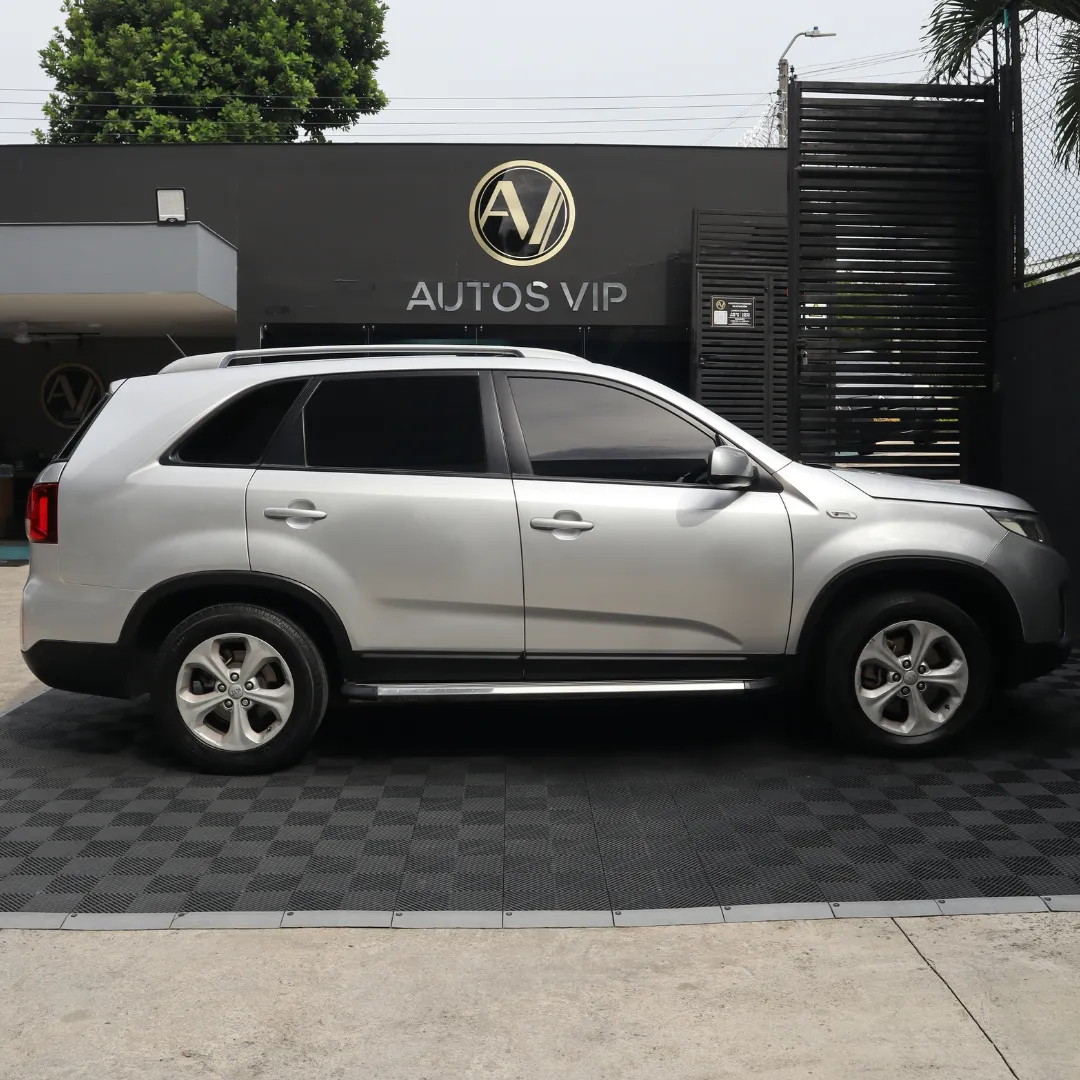 Kia Sorento Radical 2015 Plateado Floridablanca
