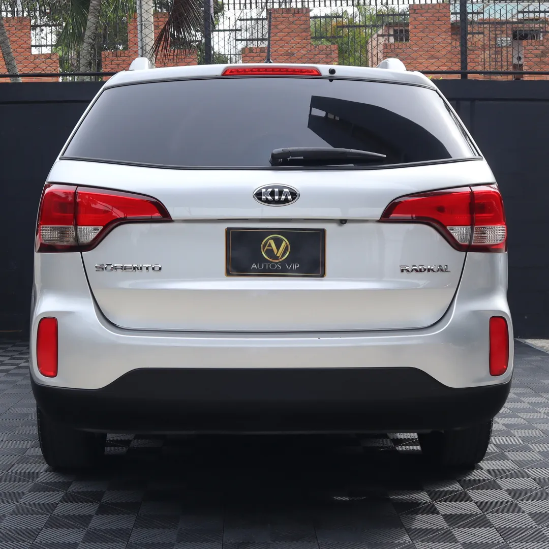 Kia Sorento Radical 2015 Plateado Floridablanca
