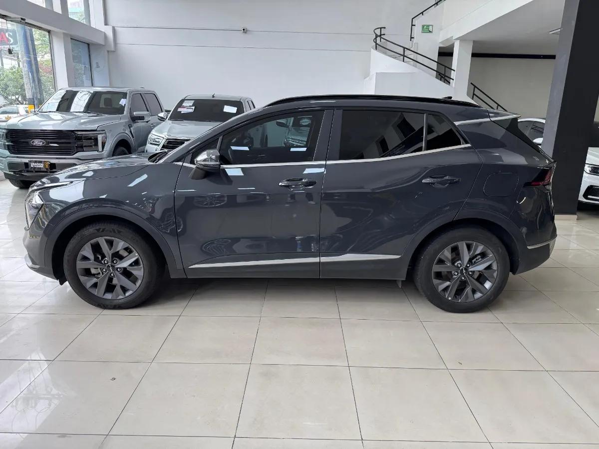 Kia Sportage Zenith 2023 Gris Medellín