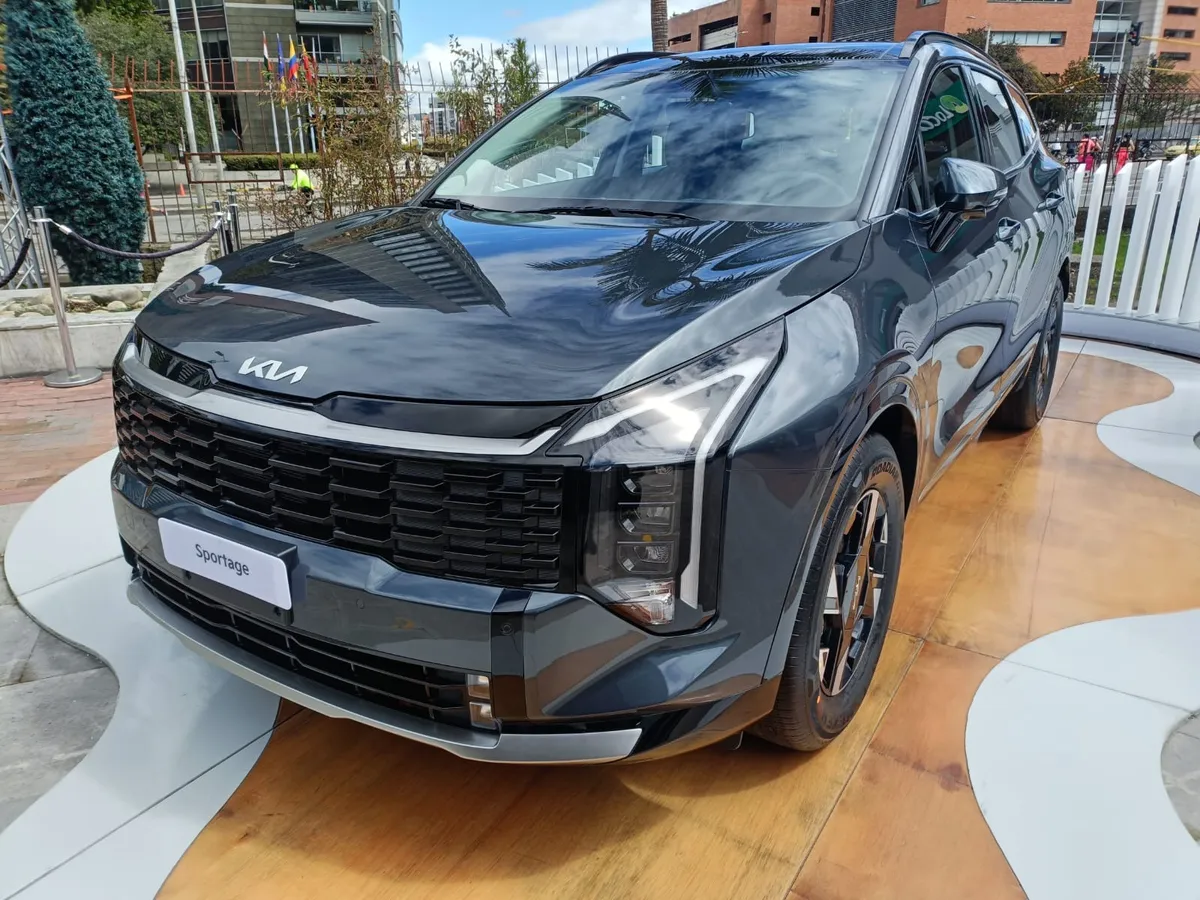 Kia Sportage Vibrant 2026 Gris Bogotá