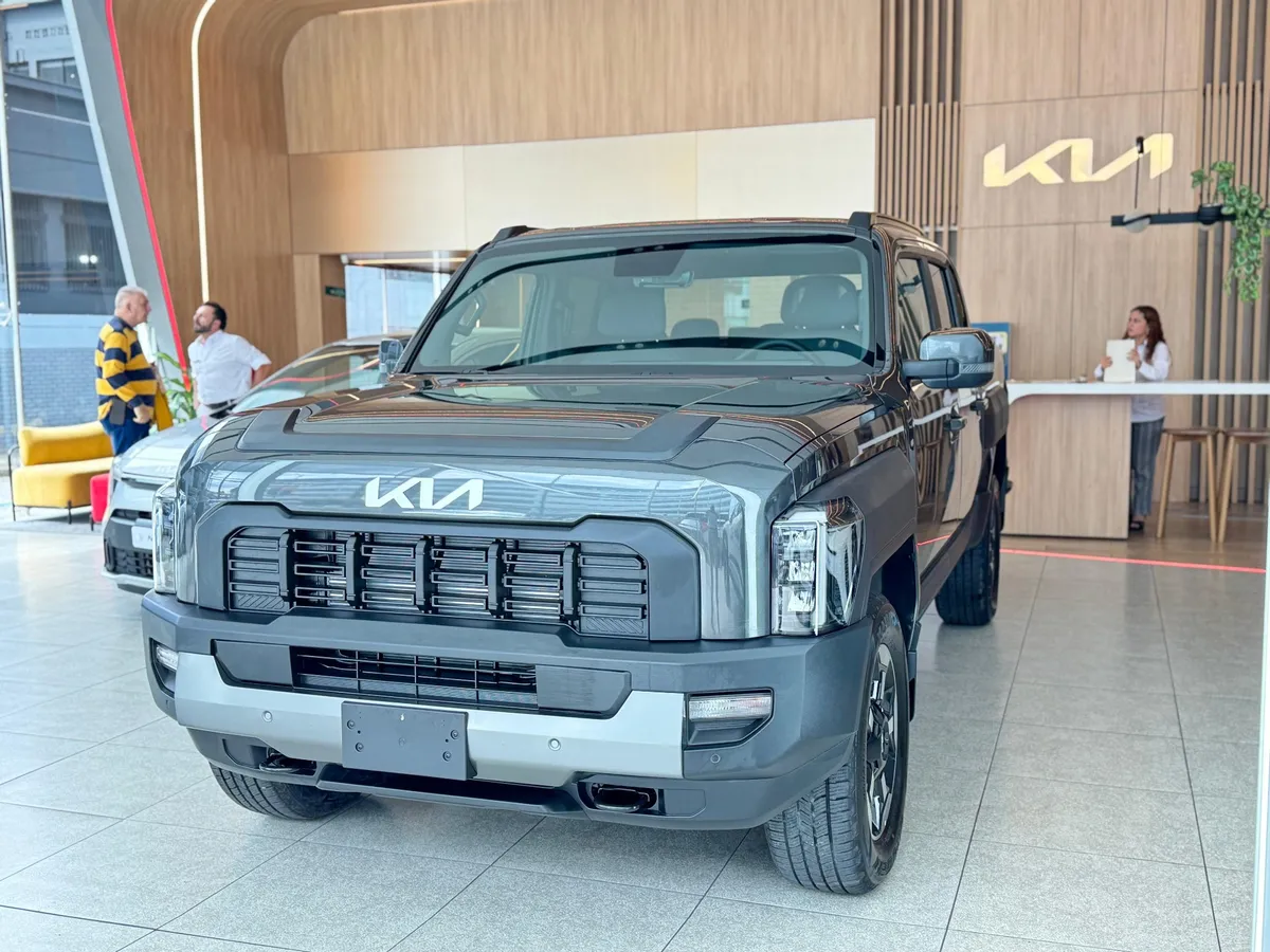 Kia Tasman 2026 Gris Bogotá