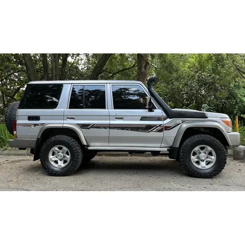 Toyota Land Cruiser 70 2014 Plateado Medellín
