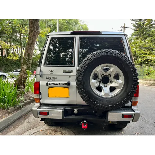 Toyota Land Cruiser 70 2014 Plateado Medellín