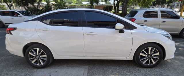 Nissan Versa 2023 Blanco Cali