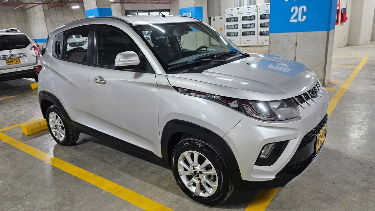 Mahindra KUV100 2019 Gris La Calera