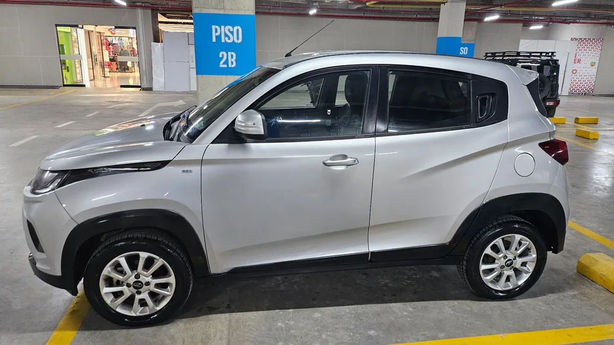 Mahindra KUV100 2019 Gris La Calera