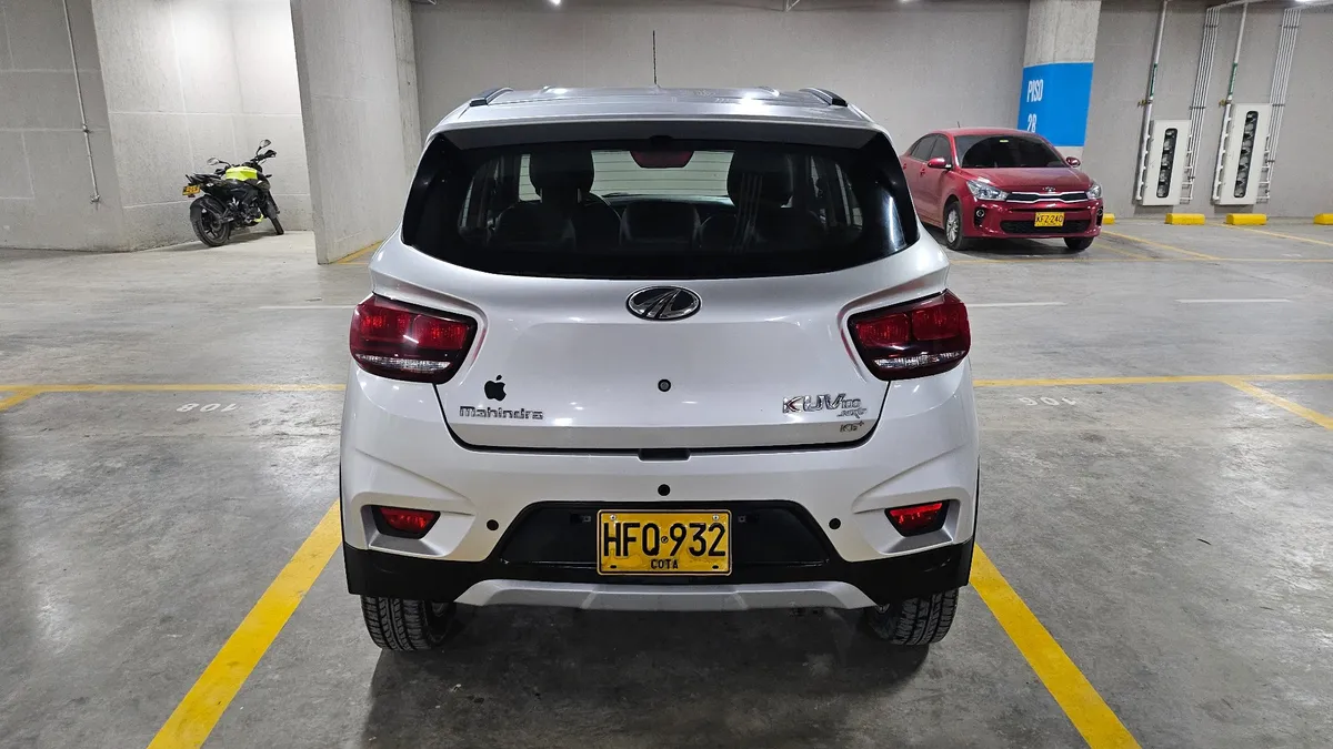 Mahindra KUV100 2019 Gris La Calera