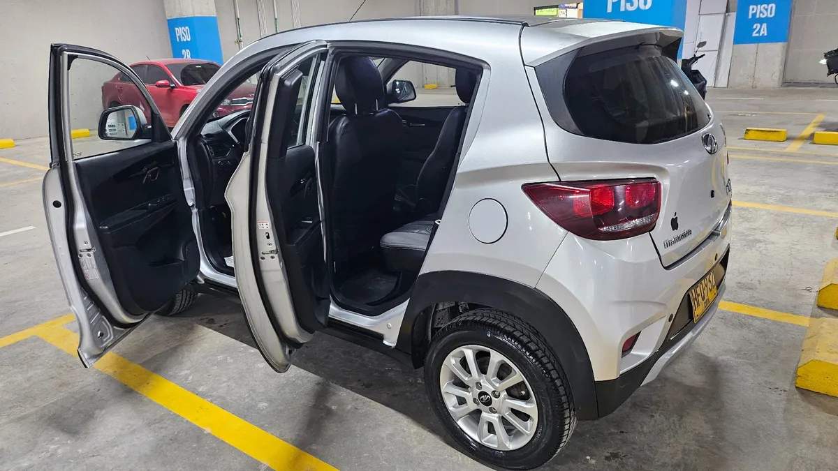 Mahindra KUV100 2019 Gris La Calera