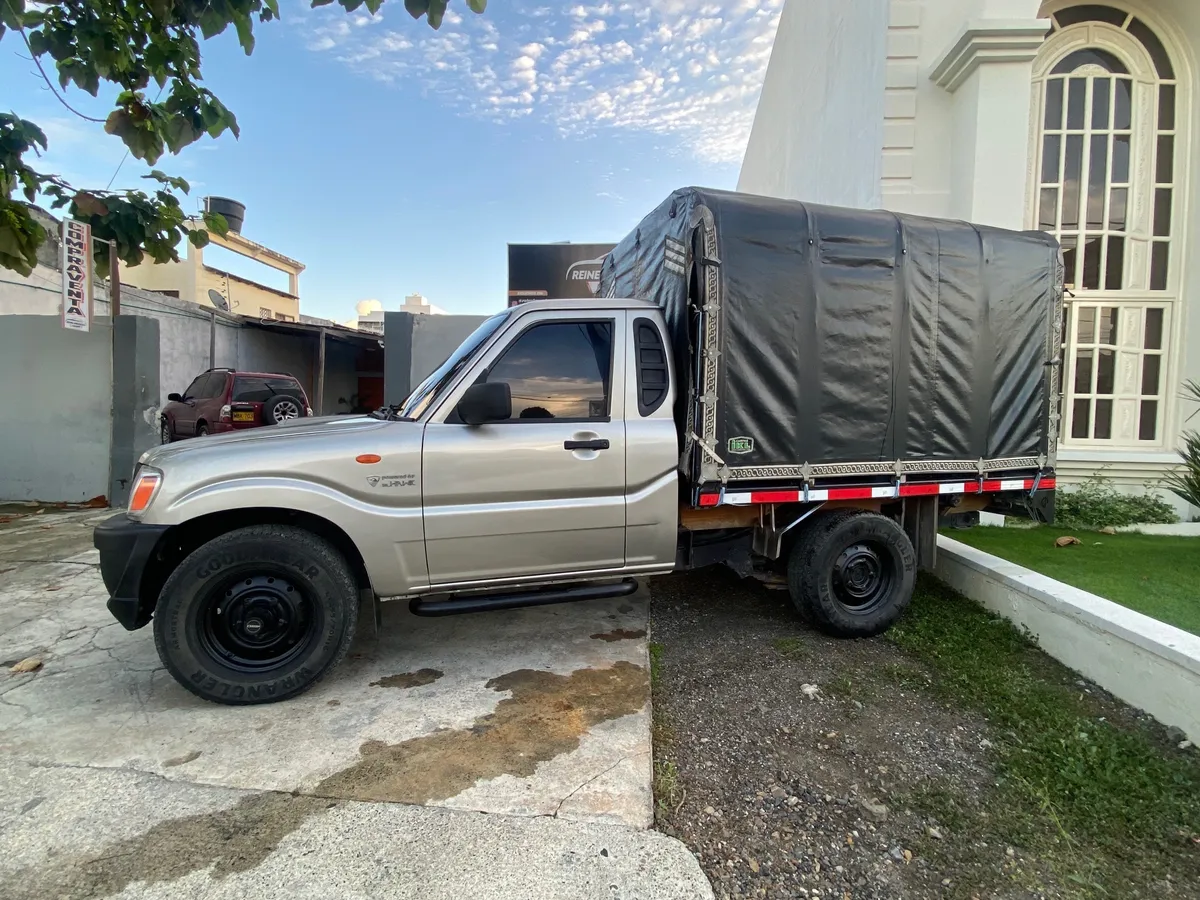 Mahindra Pik-Up 2015 Gris Montería