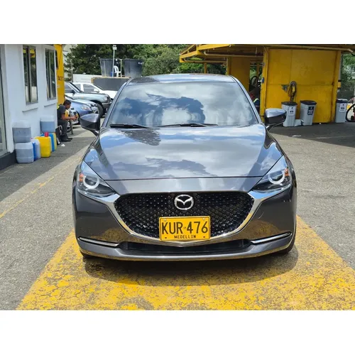 Mazda 2 2023 Gris Medellín