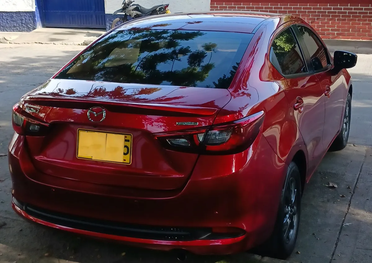 Mazda 2 2022 Rojo Espinal