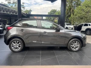 Mazda 2 2026 Gris Medellín
