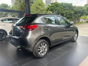 Mazda 2 2026 Gris Medellín