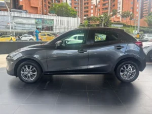 Mazda 2 2026 Gris Medellín