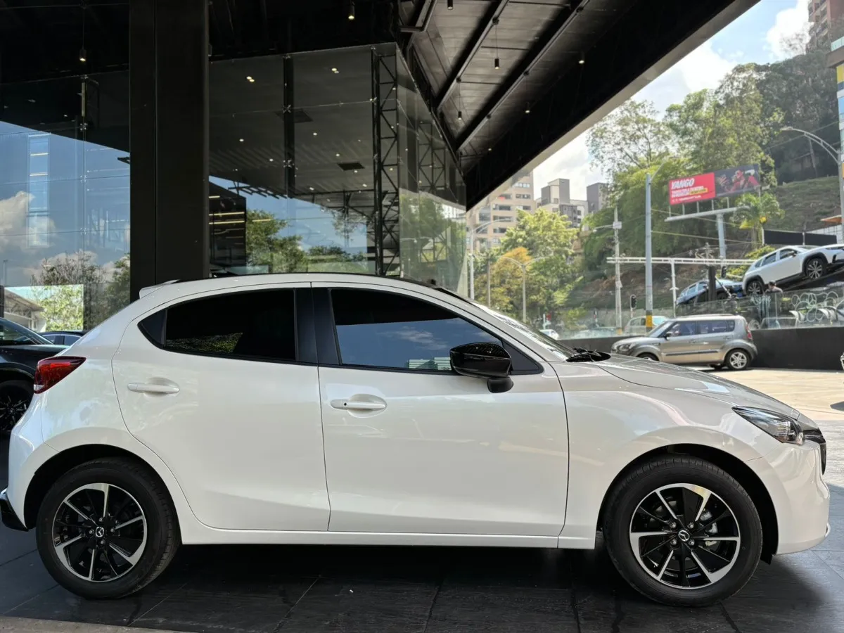 Mazda 2 GT Lx Carbon 2025 Blanco