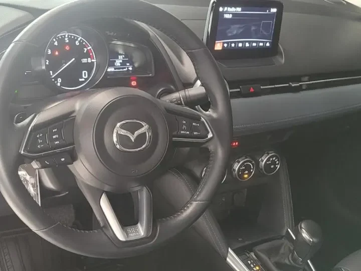 Mazda 2 Grand Touring LX 2024 Gris10