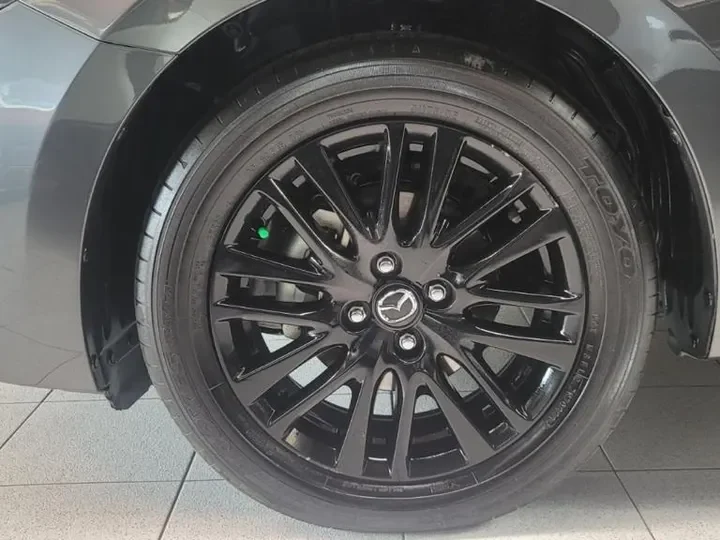 Mazda 2 Grand Touring LX 2024 Gris11