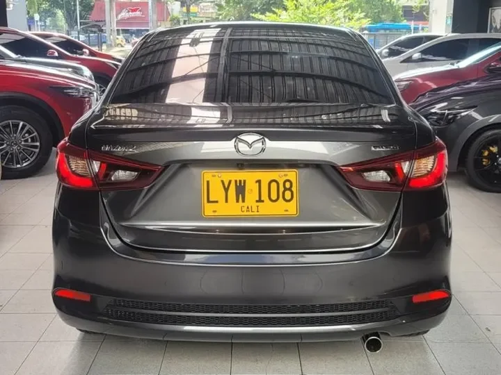 Mazda 2 Grand Touring LX 2024 Gris6