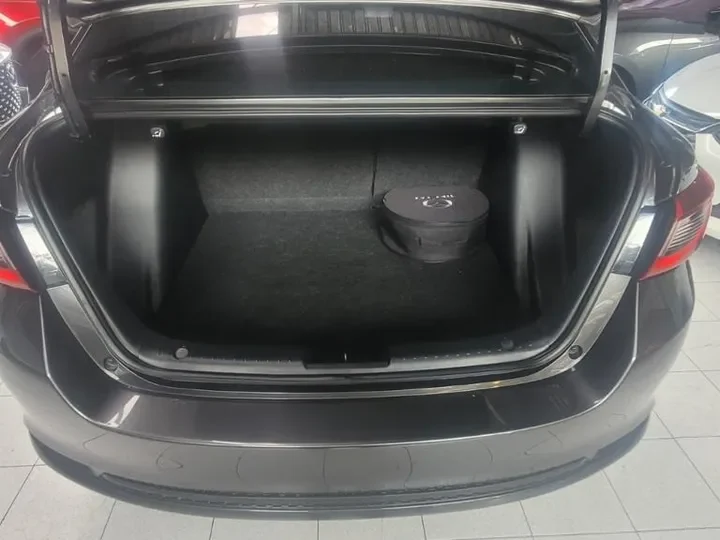 Mazda 2 Grand Touring LX 2024 Gris7