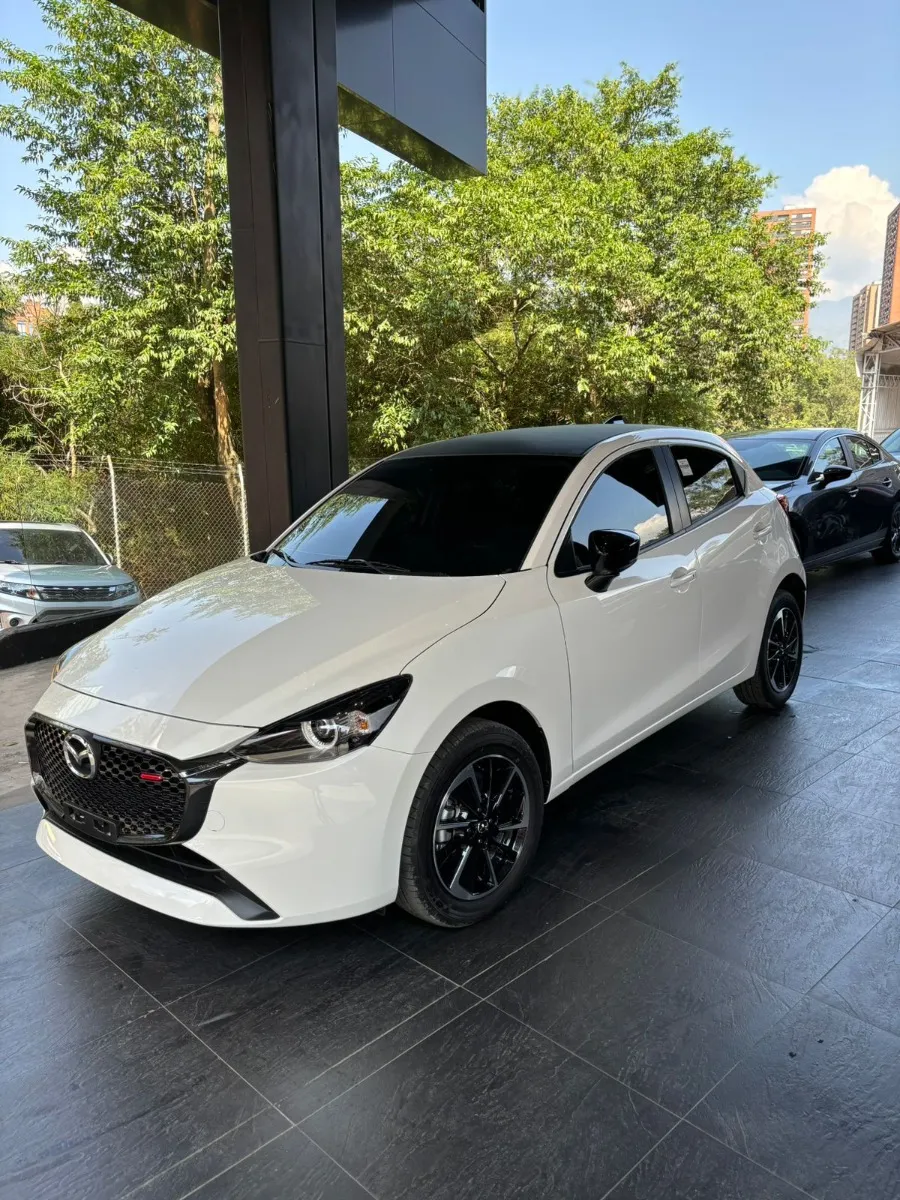 Mazda 2 2025 Blanco Medellín