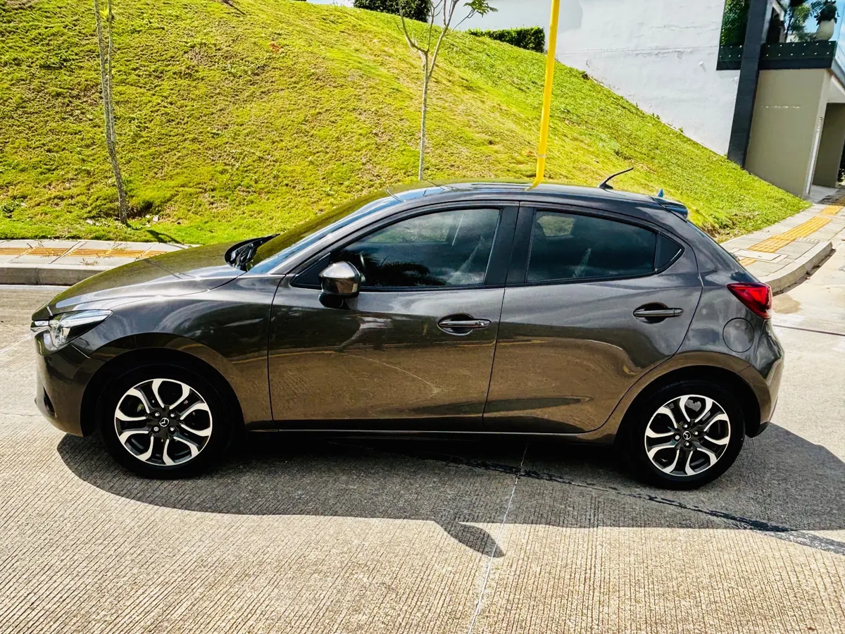 Mazda 2 2017 Gris Floridablanca