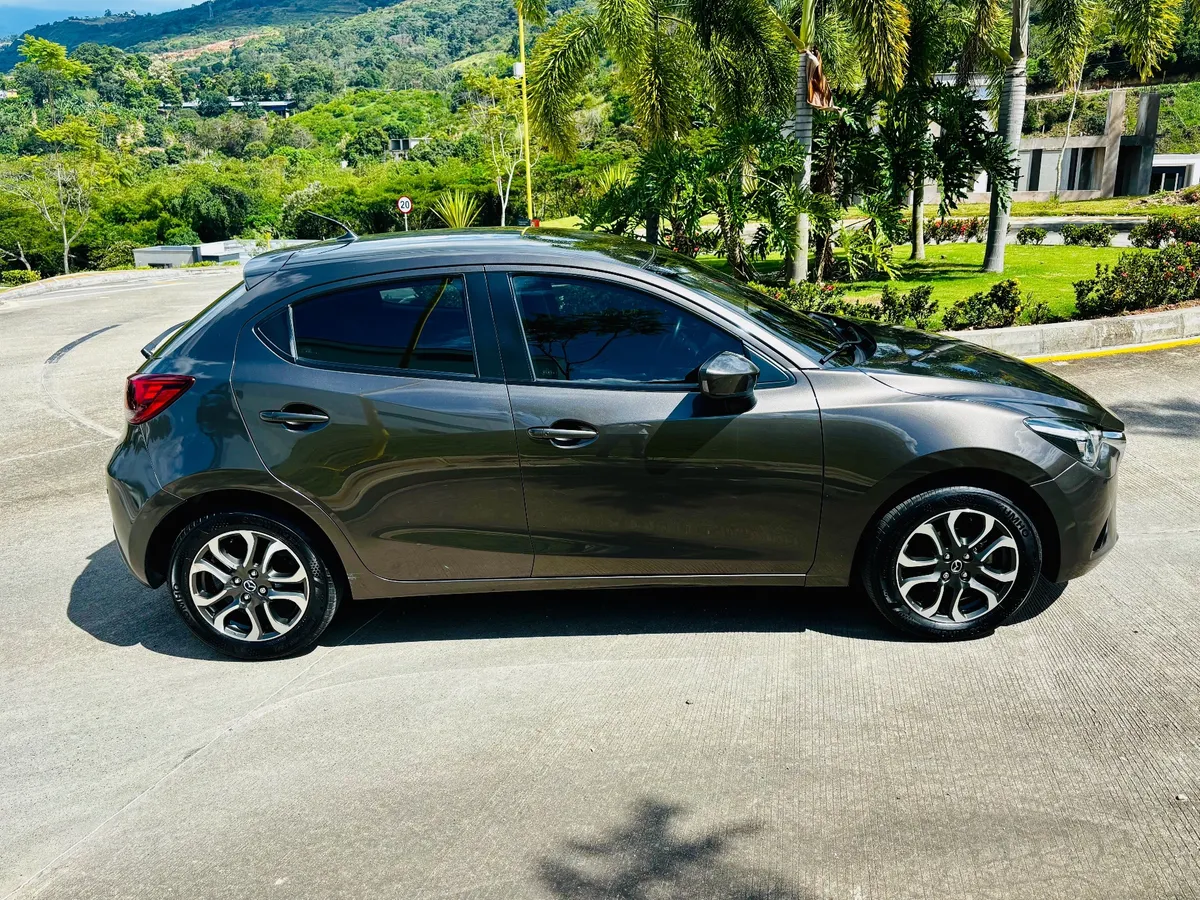 Mazda 2 2017 Gris Floridablanca