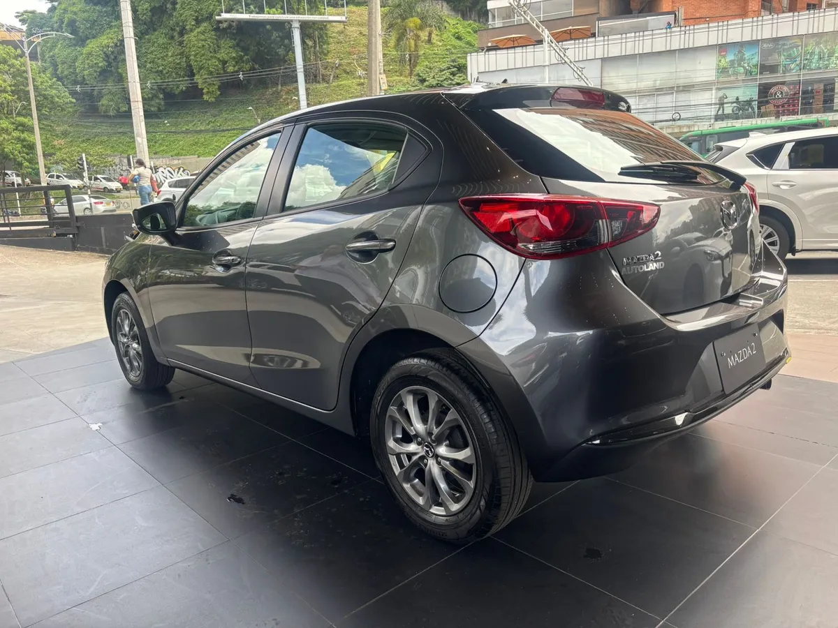 Mazda 2 2026 Gris Medellín