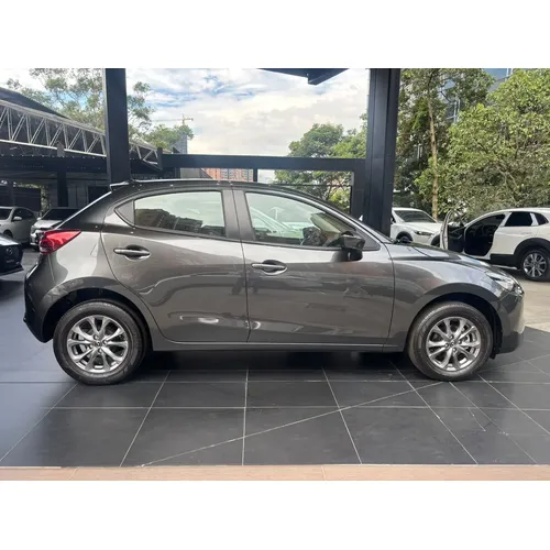 Mazda 2 2026 Gris Medellín