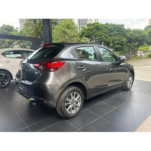 Mazda 2 2026 Gris Medellín