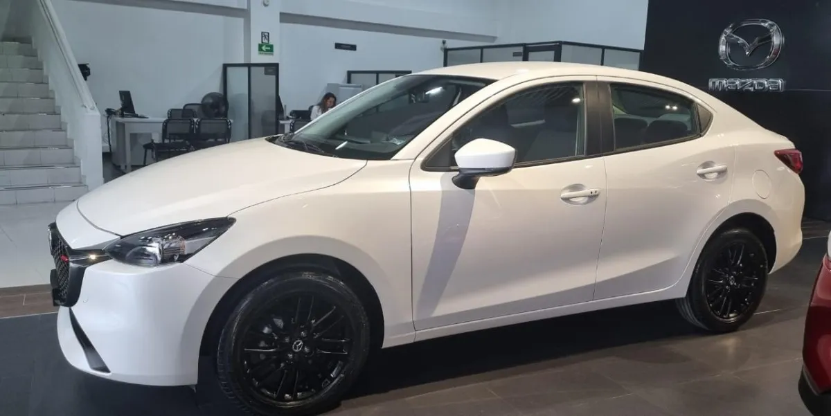 Mazda 2 Sedan Gran Touring 2026 Blanco