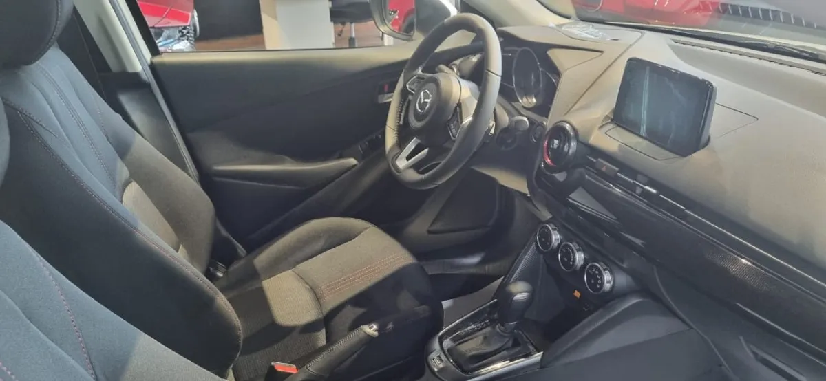 Mazda 2 Sedan Gran Touring 2026 Blanco