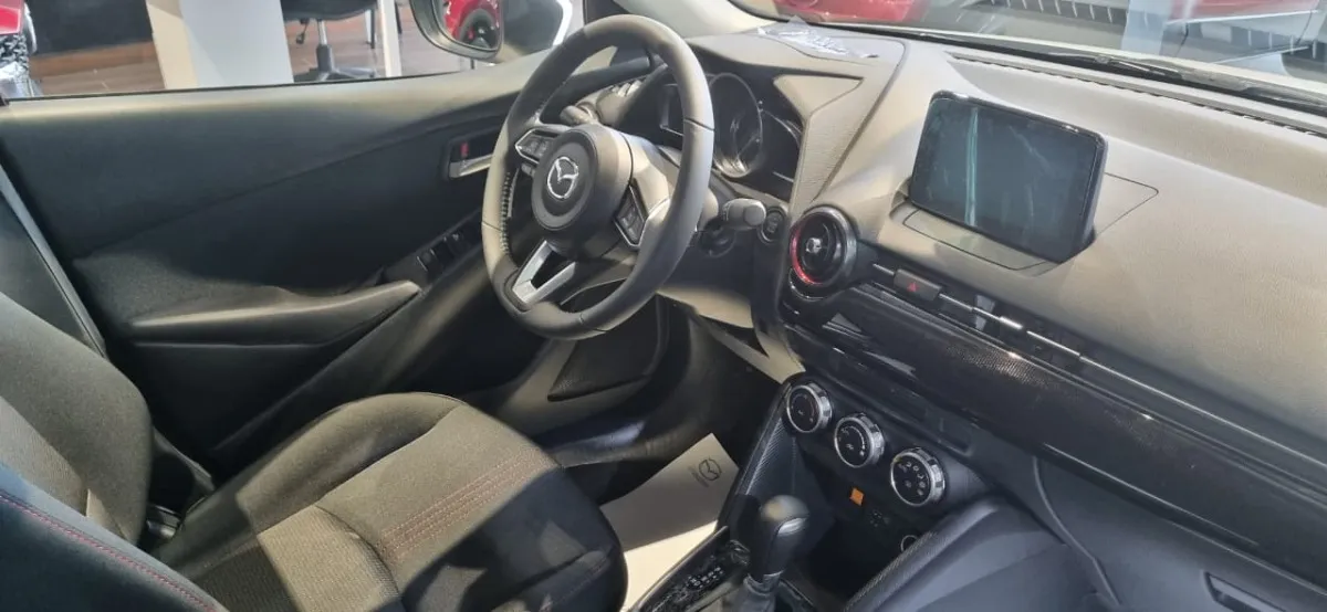 Mazda 2 Sedan Gran Touring 2026 Blanco