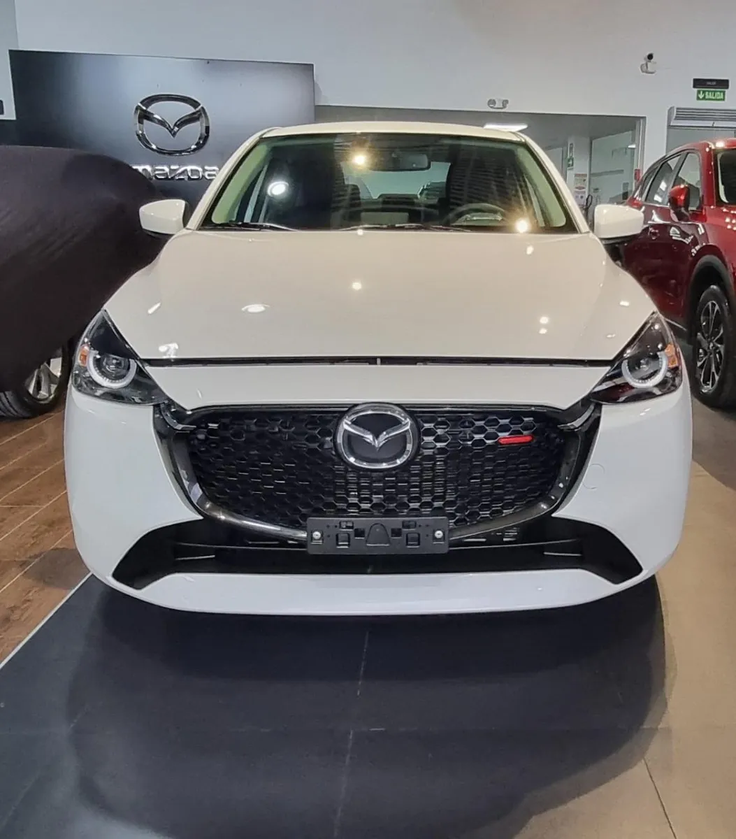 Mazda 2 Sedan Gran Touring 2026 Blanco