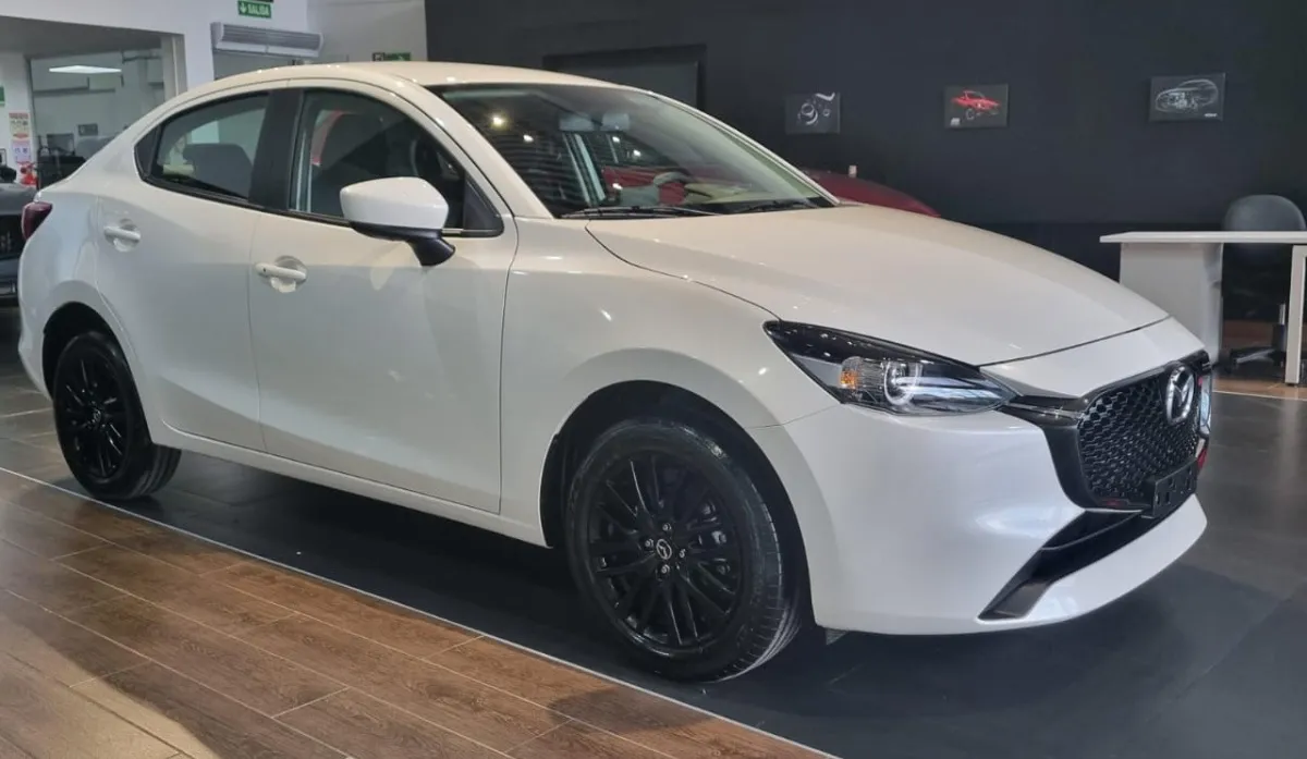 Mazda 2 Sedan Gran Touring 2026 Blanco