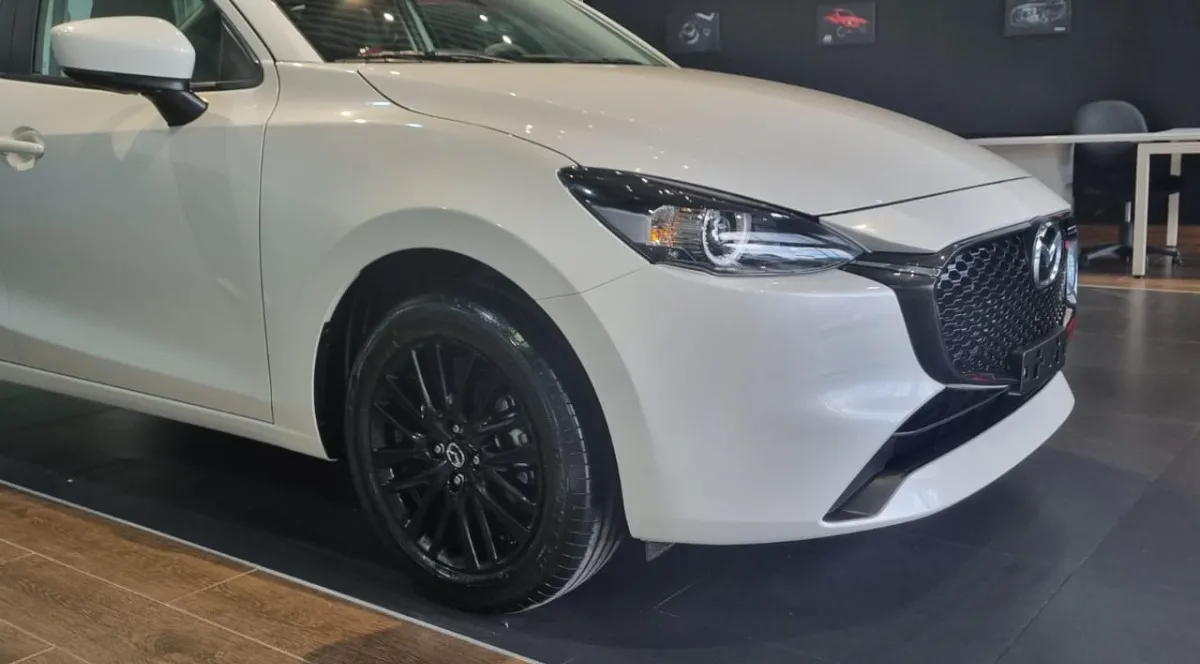 Mazda 2 Sedan Gran Touring 2026 Blanco