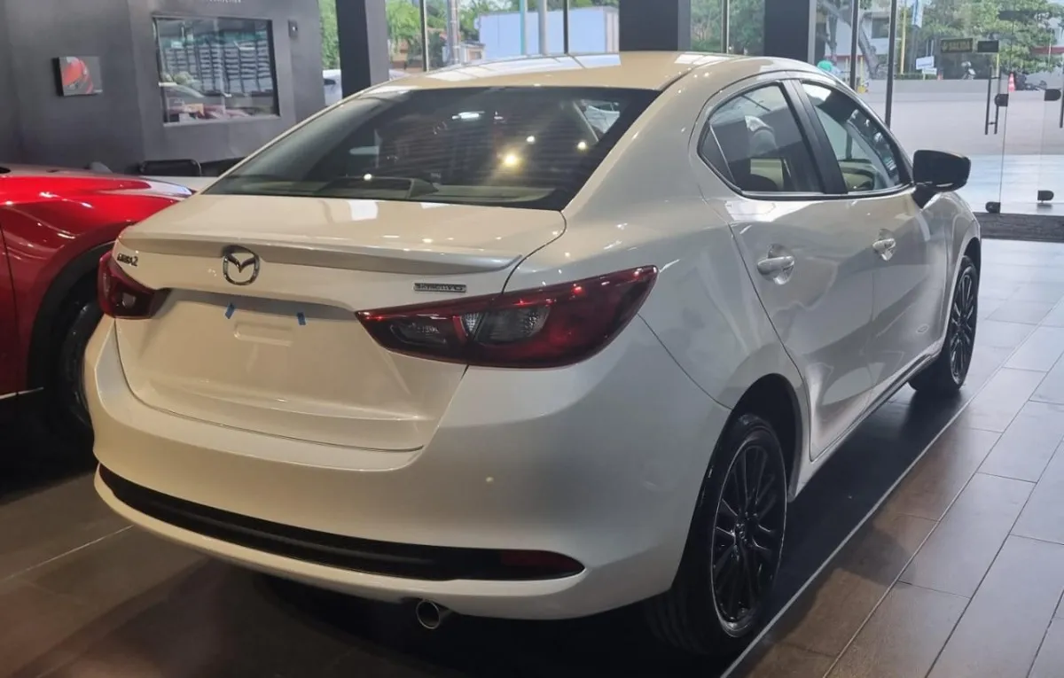 Mazda 2 Sedan Gran Touring 2026 Blanco