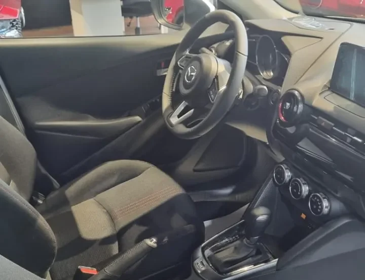 Mazda 2 Sedan Gran Touring sedan 2025 blanco12