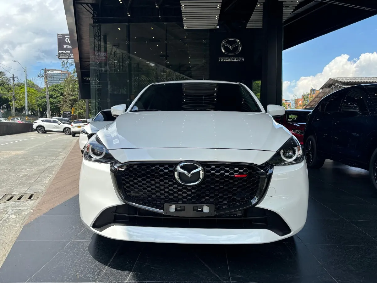 Mazda 2 2025 Blanco Medellín