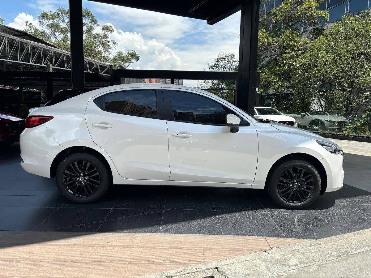 Mazda 2 2025 Blanco Medellín