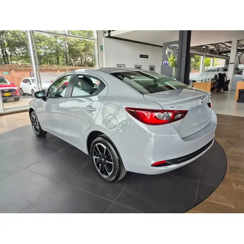 Mazda 2 2026 Gris Bogotá