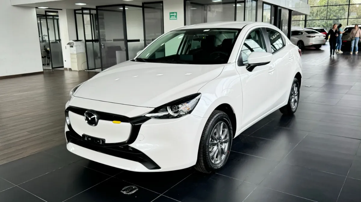Mazda 2 Sedan Touring At 2025 Blanco