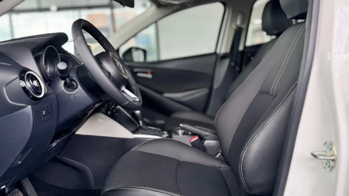Mazda 2 Sedan Touring At 2025 Blanco