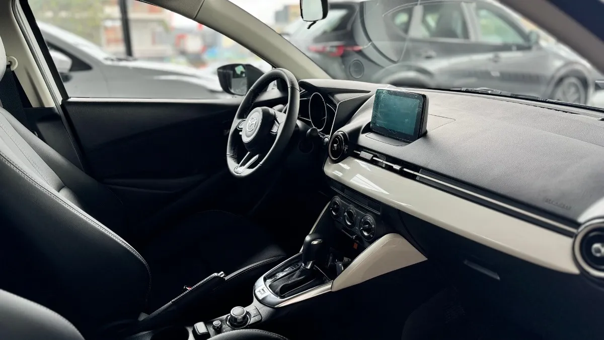 Mazda 2 Sedan Touring At 2025 Blanco