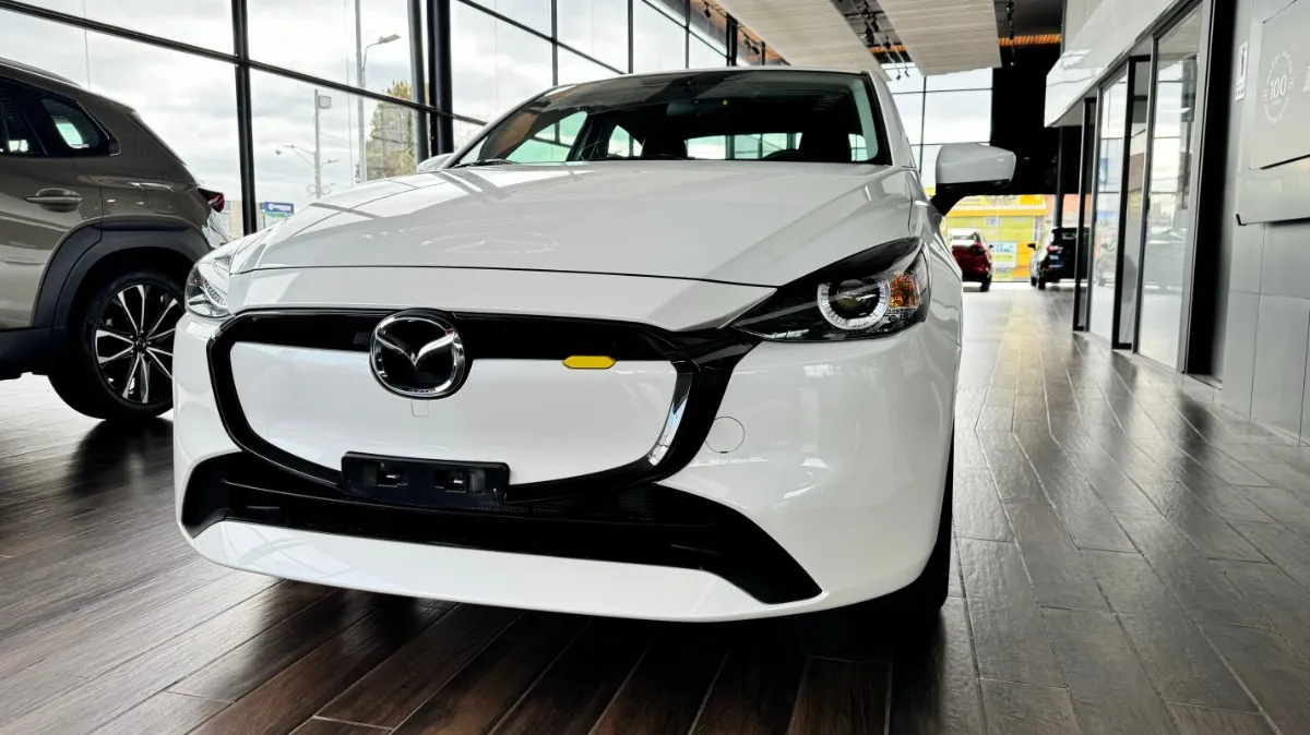 Mazda 2 Sedan Touring At 2025 Blanco
