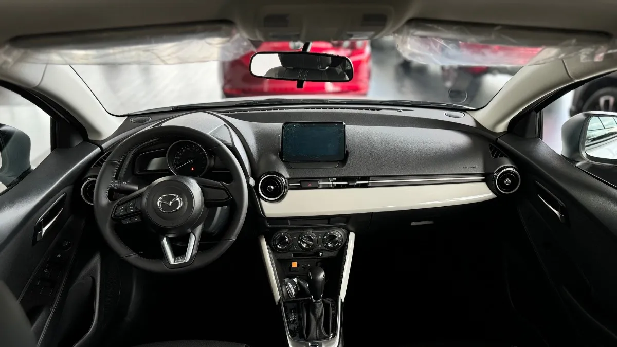 Mazda 2 Sedan Touring At 2025 Blanco